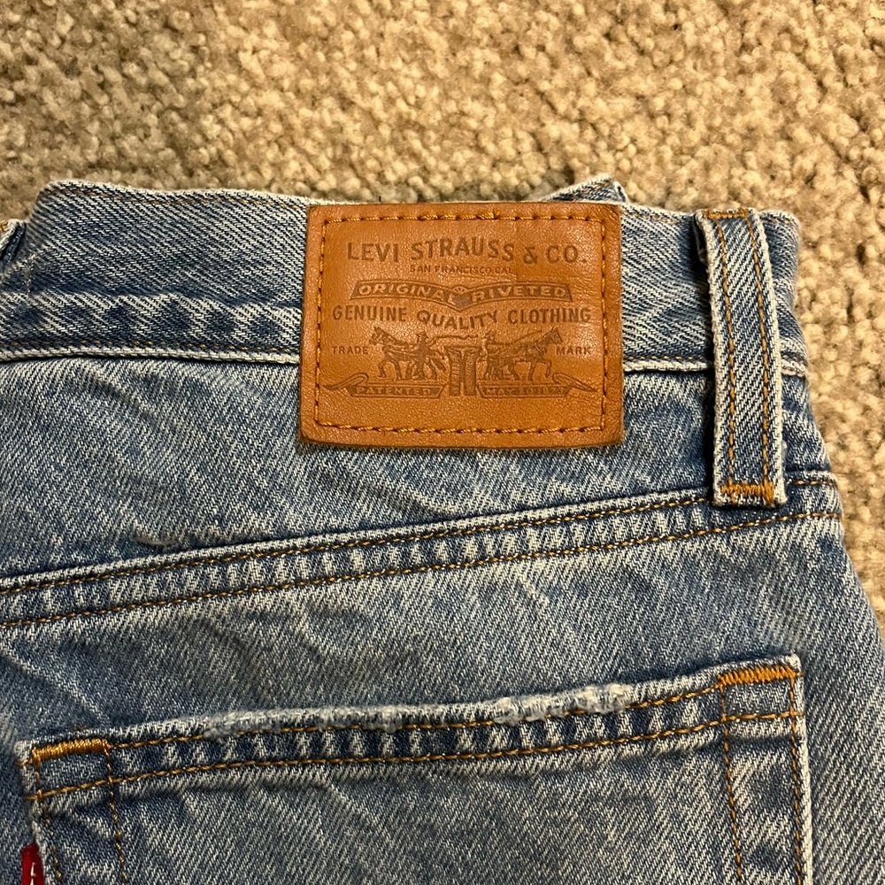 Levi Wedgie Straight Jean Size 26